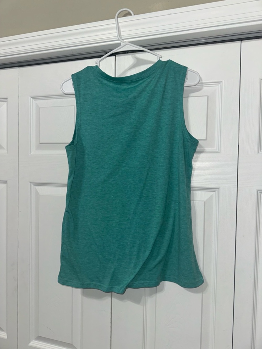 Teal Sleeveless Tank Top - Picture 2 of 3